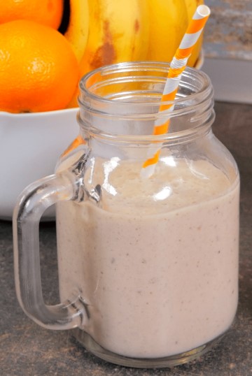 Milkshake cu mix de seminte, banane, capsuni si caju