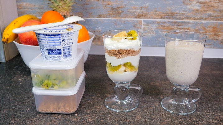 Parfait cu Iaurt Grecesc, banane, kiwi, seminte si nuci
